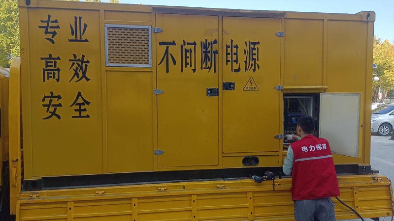 界首柴油发电机组和UPS电源配合使用时，如何避免切换过程中的电力中断？